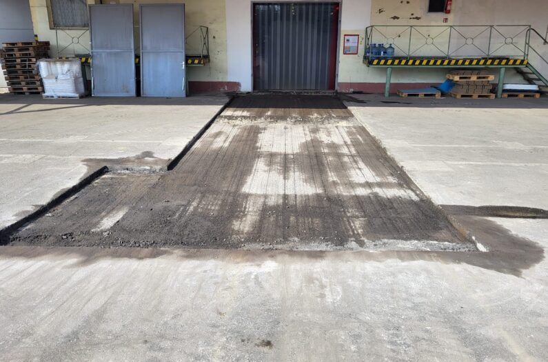 Zaříznutí asfaltové plochy